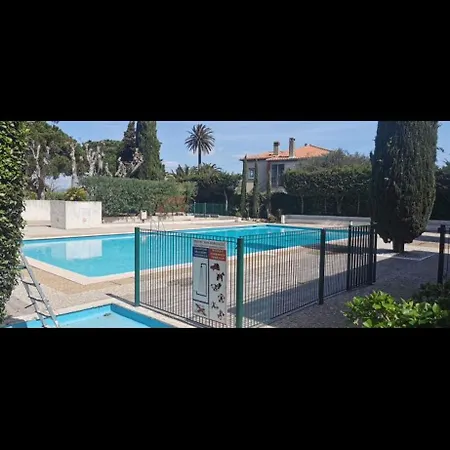 St Tropez Face A La Magnifique T2 Entierement Renove Grande Terrasse 2 Piscines A 2 Pas Du Port Et Du Centre Daire Saint-Tropez