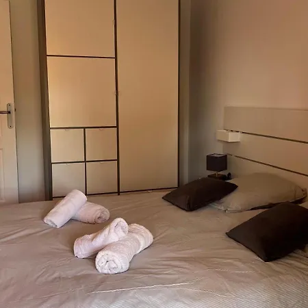 Appartement St Tropez Face A La , Magnifique T2 , Entierement Renove , Grande Terrasse , 2 Piscines , Magnifique A 2 Pas Du Port Et Du Centre *