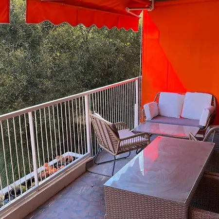 St Tropez Face A La , Magnifique T2 , Entierement Renove , Grande Terrasse , 2 Piscines , Magnifique A 2 Pas Du Port Et Du Centre Appartement