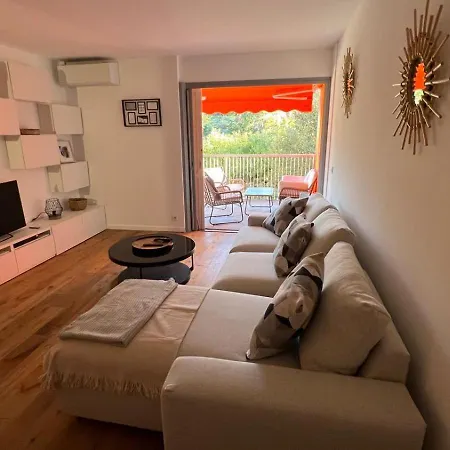 Appartement St Tropez Face A La , Magnifique T2 , Entierement Renove , Grande Terrasse , 2 Piscines , Magnifique A 2 Pas Du Port Et Du Centre