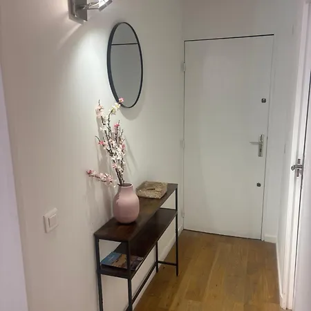 Appartement St Tropez Face A La , Magnifique T2 , Entierement Renove , Grande Terrasse , 2 Piscines , Magnifique A 2 Pas Du Port Et Du Centre *