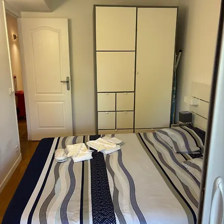 Appartement St Tropez Face A La , Magnifique T2 , Entierement Renove , Grande Terrasse , 2 Piscines , Magnifique A 2 Pas Du Port Et Du Centre *