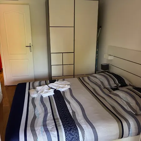 St Tropez Face A La , Magnifique T2 , Entierement Renove , Grande Terrasse , 2 Piscines , Magnifique A 2 Pas Du Port Et Du Centre Appartement *