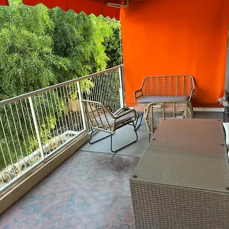 St Tropez Face A La , Magnifique T2 , Entierement Renove , Grande Terrasse , 2 Piscines , Magnifique A 2 Pas Du Port Et Du Centre Appartement