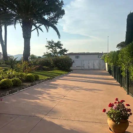 St Tropez Face A La , Magnifique T2 , Entierement Renove , Grande Terrasse , 2 Piscines , Magnifique A 2 Pas Du Port Et Du Centre Appartement