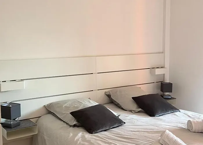 Apartment St Tropez Face A La Magnifique T2 Entierement Renove Grande Terrasse 2 Piscines A 2 Pas Du Port Et Du Centre *