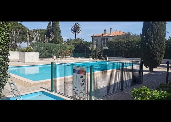 St Tropez Face A La Magnifique T2 Entierement Renove Grande Terrasse 2 Piscines A 2 Pas Du Port Et Du Centre Apartment Saint-Tropez