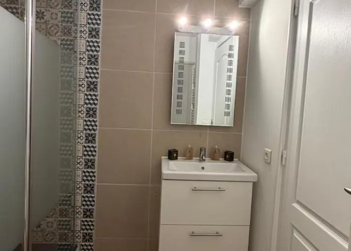 St Tropez Face A La Magnifique T2 Entierement Renove Grande Terrasse 2 Piscines A 2 Pas Du Port Et Du Centre Apartment