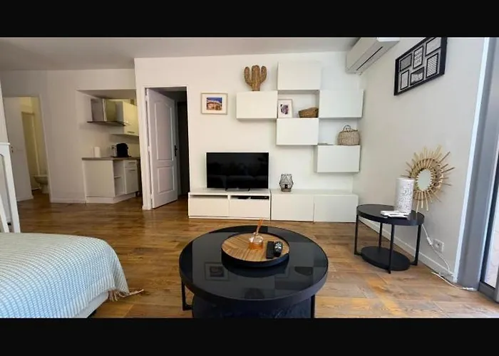 St Tropez Face A La Magnifique T2 Entierement Renove Grande Terrasse 2 Piscines A 2 Pas Du Port Et Du Centre * Saint-Tropez