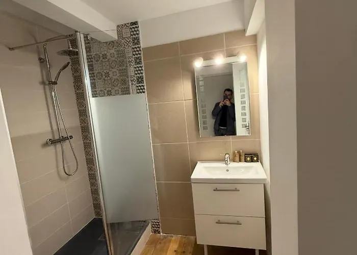 St Tropez Face A La Magnifique T2 Entierement Renove Grande Terrasse 2 Piscines A 2 Pas Du Port Et Du Centre *