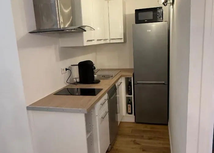 Apartment St Tropez Face A La Magnifique T2 Entierement Renove Grande Terrasse 2 Piscines A 2 Pas Du Port Et Du Centre